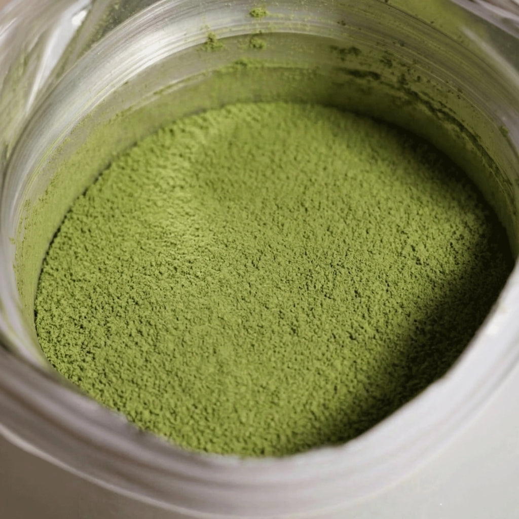 Erdbeer-Matcha – fruchtig aromatisiert
